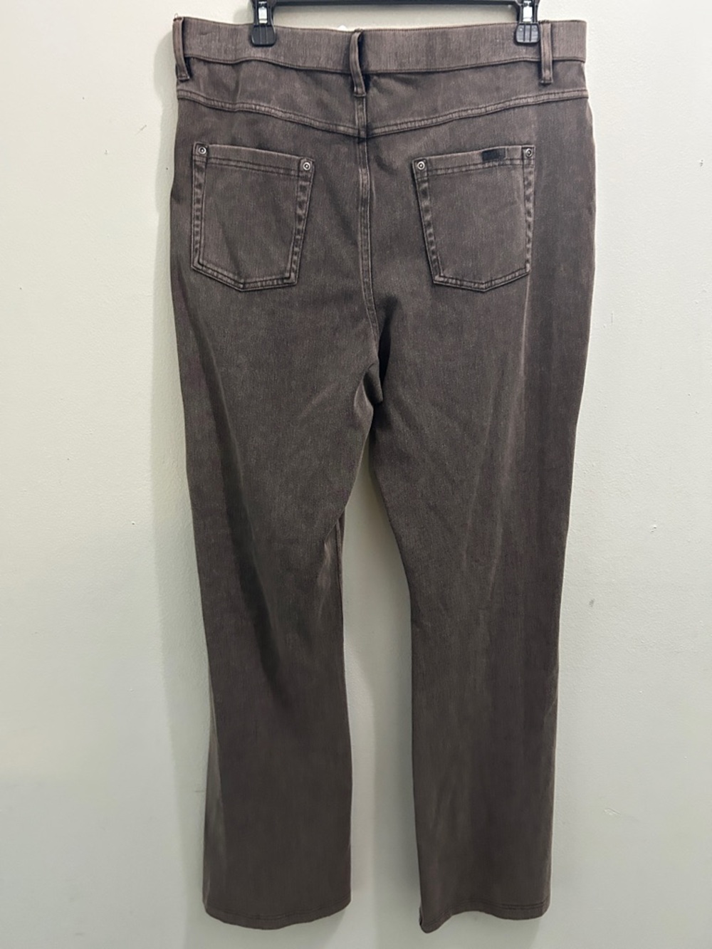 HUE Women's High-Rise Flare Jeans in Charcoal - Picture 4 of 5